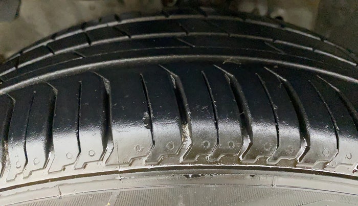 2015 Honda Jazz 1.2 V AT, Petrol, Automatic, 84,937 km, Left Front Tyre Tread