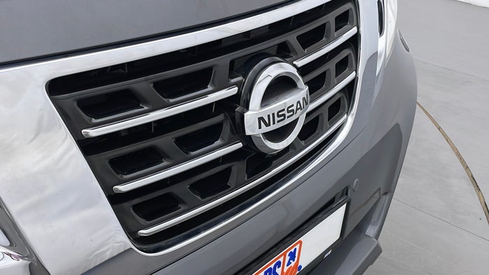 NISSAN PATROL-Grill Chrome Chip
