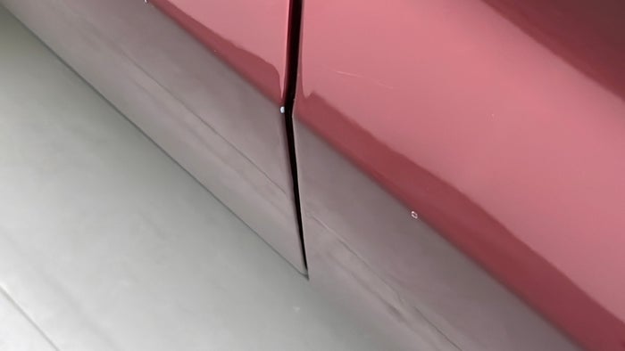 JEEP GRAND CHEROKEE-Door Exterior RHS Front Scratch