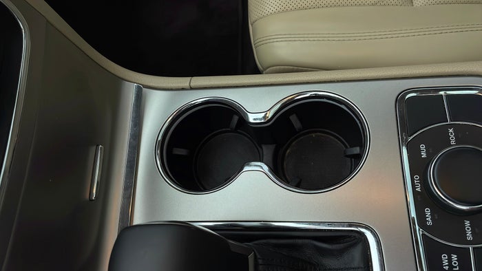 JEEP GRAND CHEROKEE-Centre Console Cup holder Stain