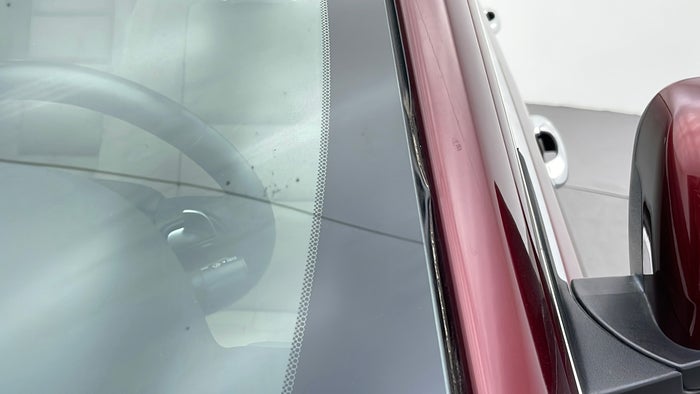 JEEP GRAND CHEROKEE-Windshield Front Beading Missing/Broken