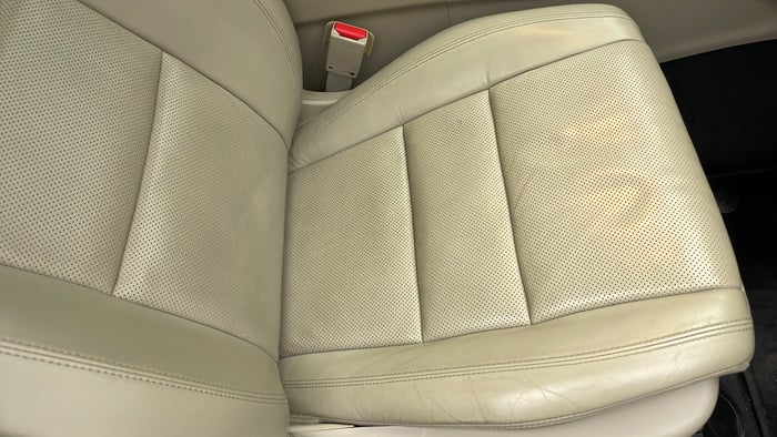 JEEP GRAND CHEROKEE-Seat RHS Front Depressed/Pressure Mark