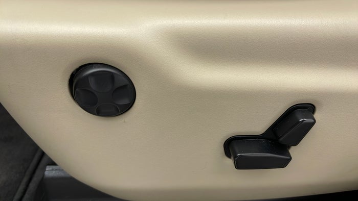 JEEP GRAND CHEROKEE-Driver Side Adjustment Panel