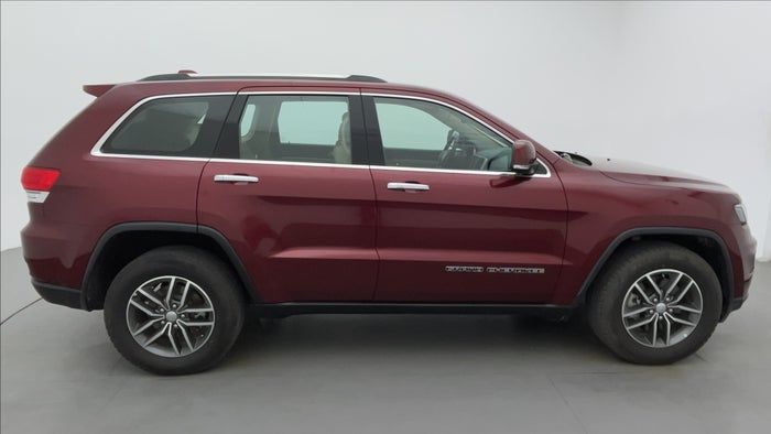 JEEP GRAND CHEROKEE-Right Side View