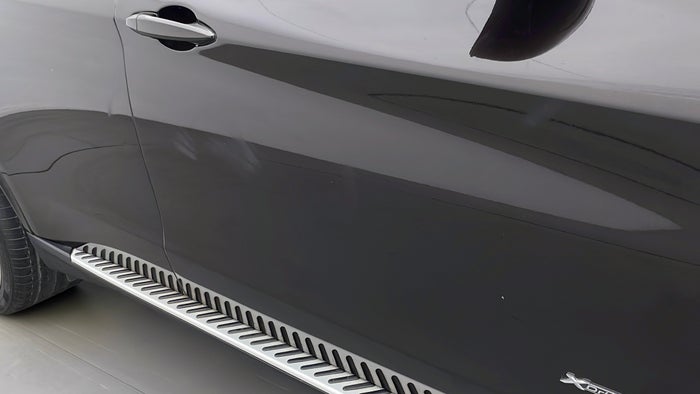 BMW X5-Door Exterior RHS Front Scratch