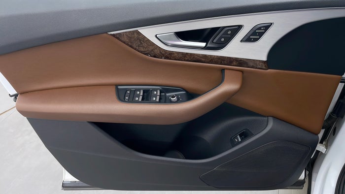 AUDI Q7-Driver Side Door Panels Controls