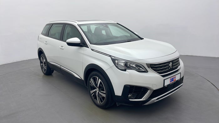 PEUGEOT 5008-Right Front Diagonal (45- Degree) View
