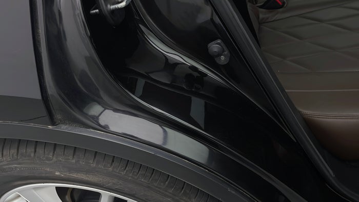 INFINITI QX70-Quarter Panel RHS Scratch