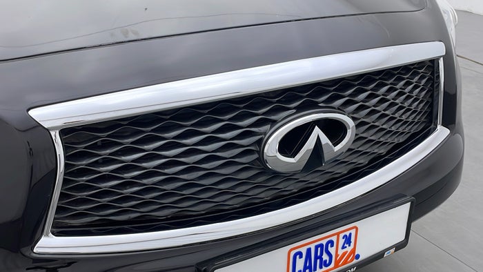 INFINITI QX70-Grill Chrome Chip