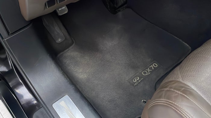 INFINITI QX70-Flooring Front LHS Stain
