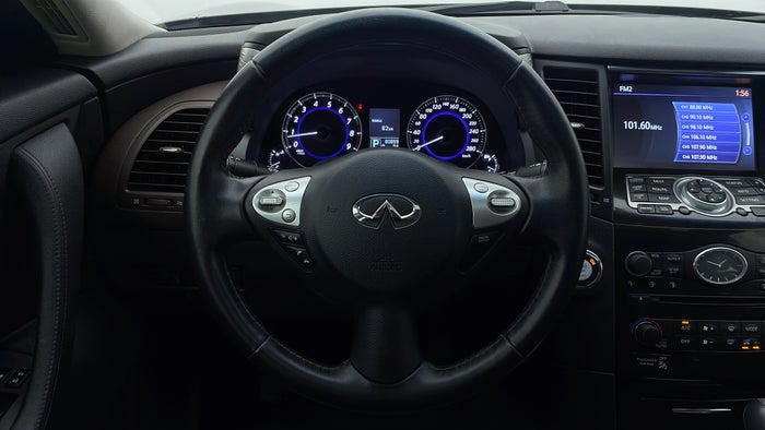 INFINITI QX70-Steering Wheel Close-up