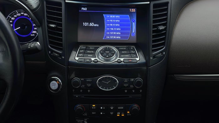 INFINITI QX70-Center Console
