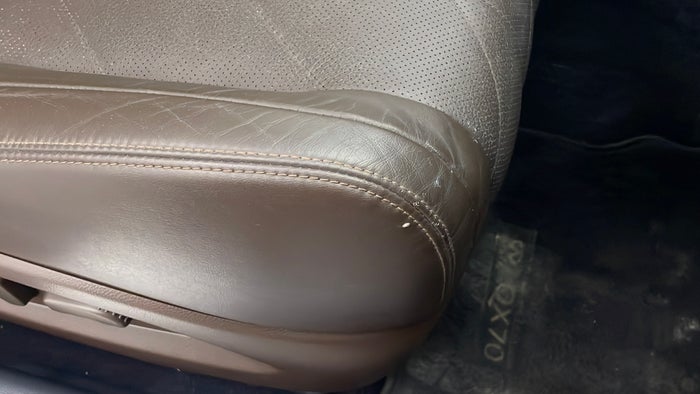 INFINITI QX70-Seat RHS Front Scratch