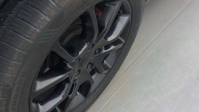 DODGE DURANGO-Alloy Wheel LHS Front Scratch