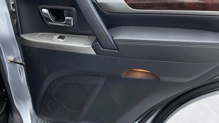 MITSUBISHI PAJERO-Door Interior RHS rear Scratch