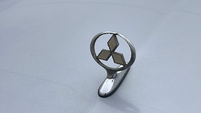 MITSUBISHI PAJERO-Monogram/Logo Front Rust
