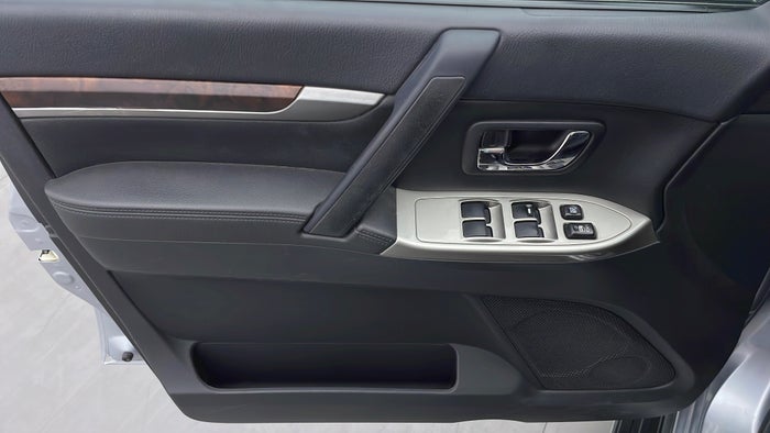 MITSUBISHI PAJERO-Driver Side Door Panels Controls