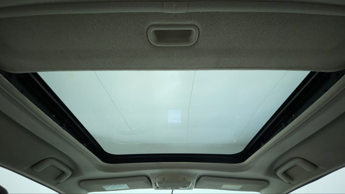 MITSUBISHI PAJERO-Interior Sunroof/Moonroof