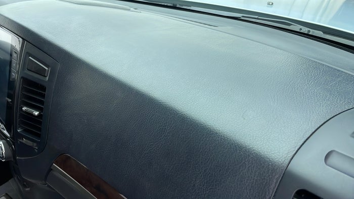 MITSUBISHI PAJERO-Dashboard Trim Scratch
