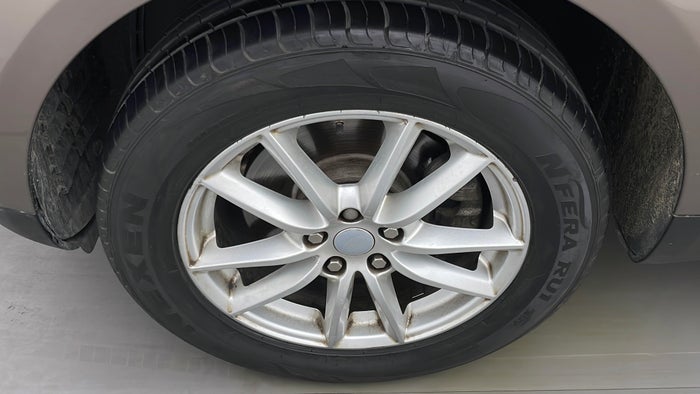 LAND ROVER RANGE ROVER SPORT-Tyre LHSFront Dry Crack