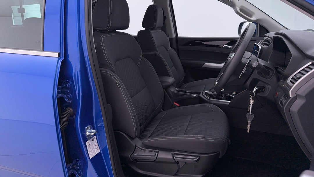 2022 LDV T60 Max Pro (4x4), Automatic, 8297 km, Right Side Front Door Cabin View