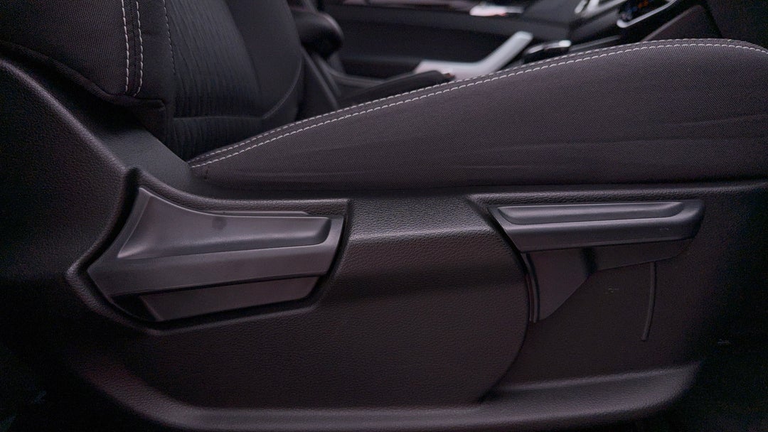 2022 LDV T60 Max Pro (4x4), Automatic, 8297 km, Drivers Side Adjustment Panel