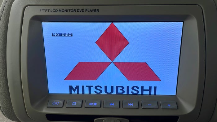 MITSUBISHI PAJERO-Display Screen For Rear Passengers