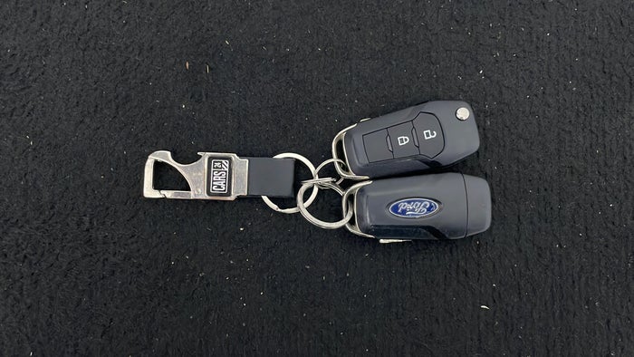 FORD EXPLORER-Key Close-up