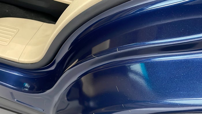 FORD EXPLORER-Quarter Panel LHS Scratch