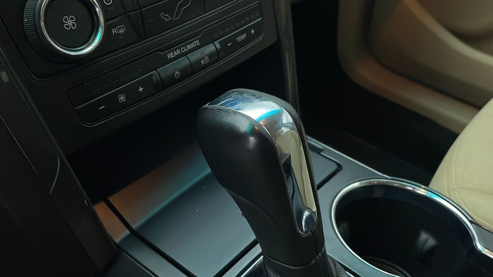 FORD EXPLORER-Gear lever Knob Scratch