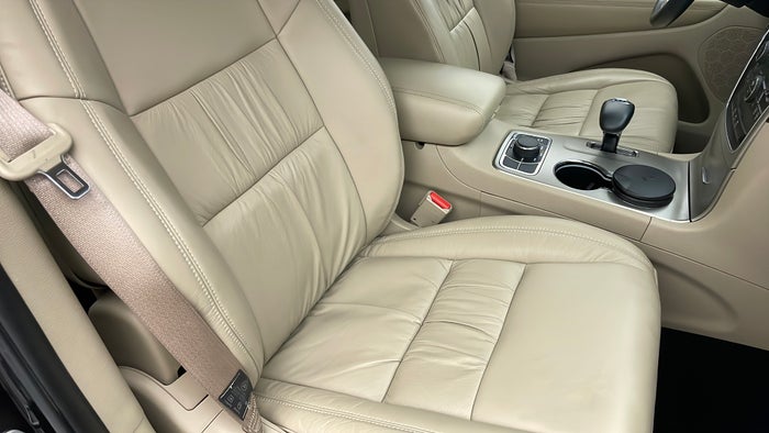 JEEP GRAND CHEROKEE-Seat RHS Front Faded