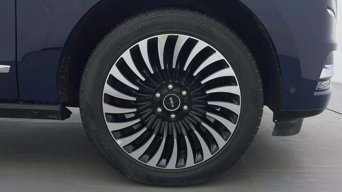 LINCOLN NAVIGATOR-Right Front Tyre
