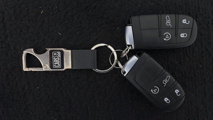 JEEP GRAND CHEROKEE-Key Close-up