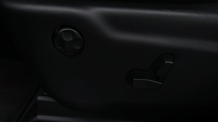 JEEP GRAND CHEROKEE-Driver Side Adjustment Panel