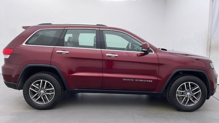 JEEP GRAND CHEROKEE-Right Side View