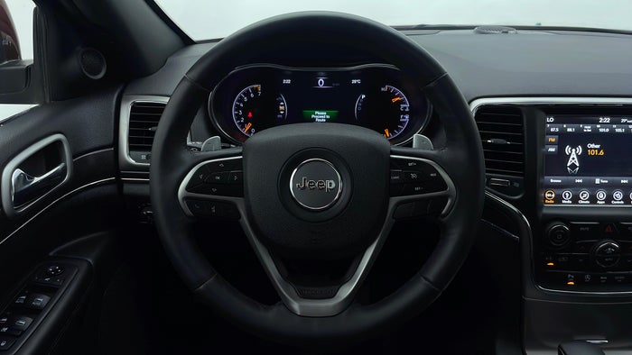 JEEP GRAND CHEROKEE-Steering Wheel Close-up