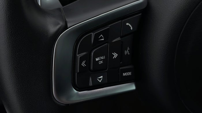 JAGUAR F PACE-Steering Wheel Media Control Scratch