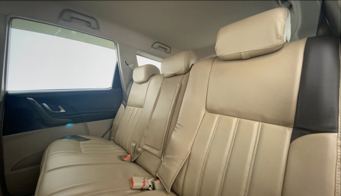2017 Mahindra XUV500 W6 4X2, Diesel, Manual, 82,011 km, Right Side Rear Door Cabin