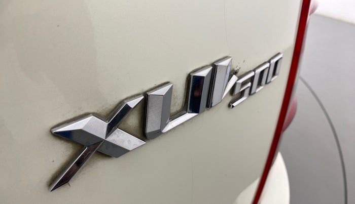 2017 Mahindra XUV500 W6 4X2, Diesel, Manual, 82,011 km, Rear monogram/logo - Minor damage