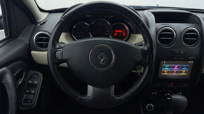 RENAULT DUSTER-Steering Wheel Close-up