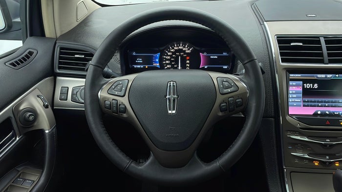 LINCOLN MKX-Steering Wheel Close-up