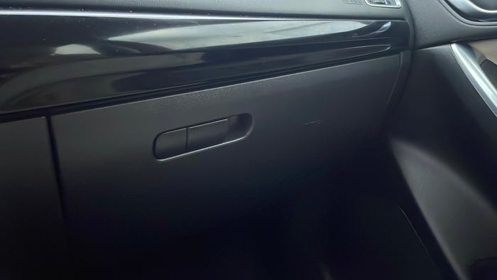 MAZDA CX 5-Dashboard Glove box Scratch