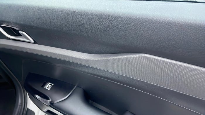 KIA K5-Door Interior RHS rear Scratch