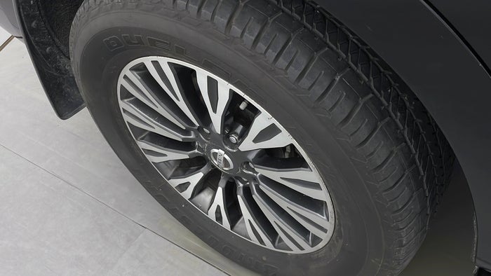 NISSAN PATROL-Alloy Wheel RHS Rear Scratch