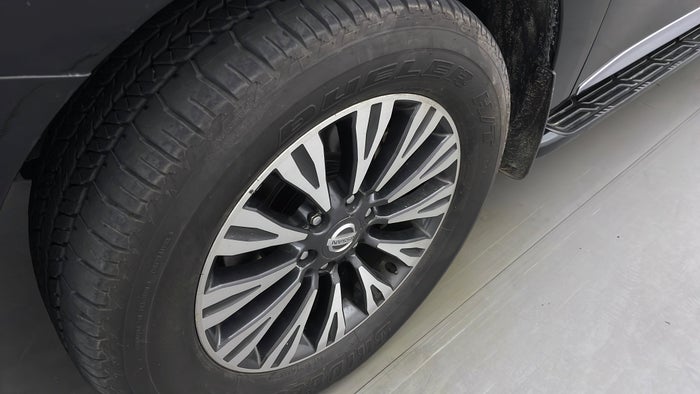 NISSAN PATROL-Alloy Wheel LHS Front Scratch