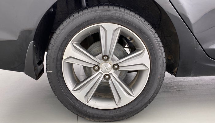 2018 Hyundai Verna 1.6 SX VTVT, Petrol, Manual, 77,903 km, Right Rear Wheel