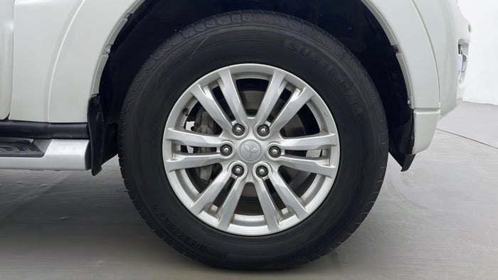 MITSUBISHI PAJERO-Right Front Tyre