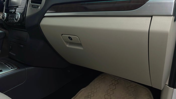 MITSUBISHI PAJERO-Dashboard Glove box Scratch