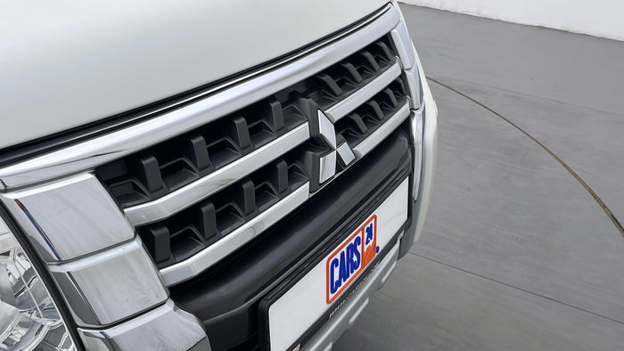 MITSUBISHI PAJERO-Grill Chrome Chip