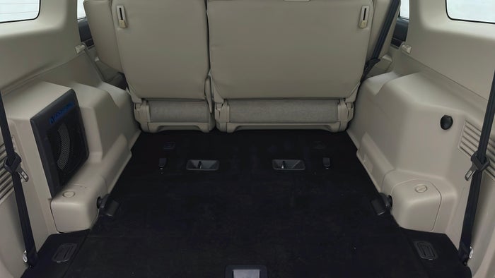 MITSUBISHI PAJERO-Boot Inside View